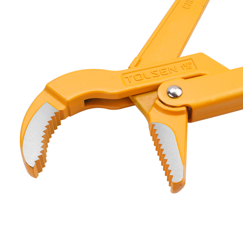 Tolsen 90° Bent Nose Pipe Wrench - Durable and Versatile Industrial Tool