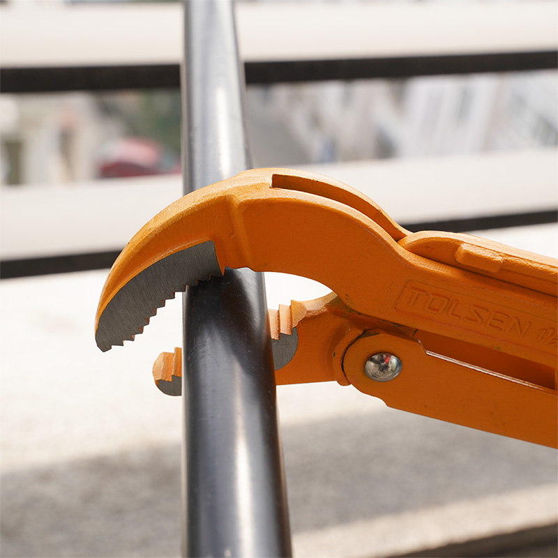 Tolsen 90° Bent Nose Pipe Wrench - Durable and Versatile Industrial Tool