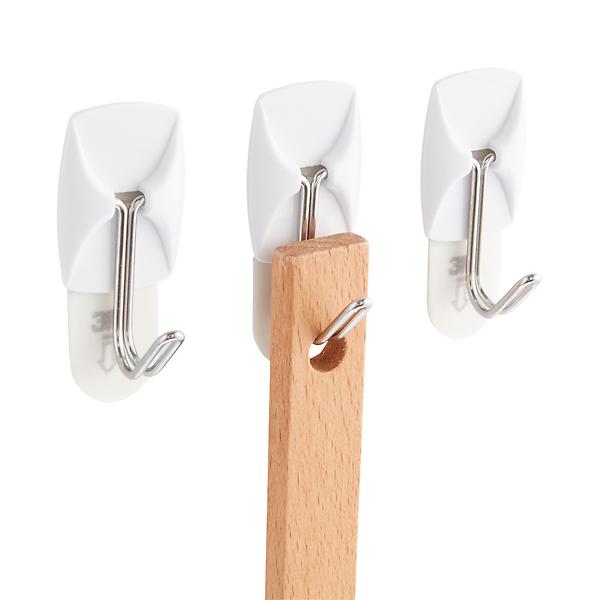 Command™ Medium Wire Hooks MT17068